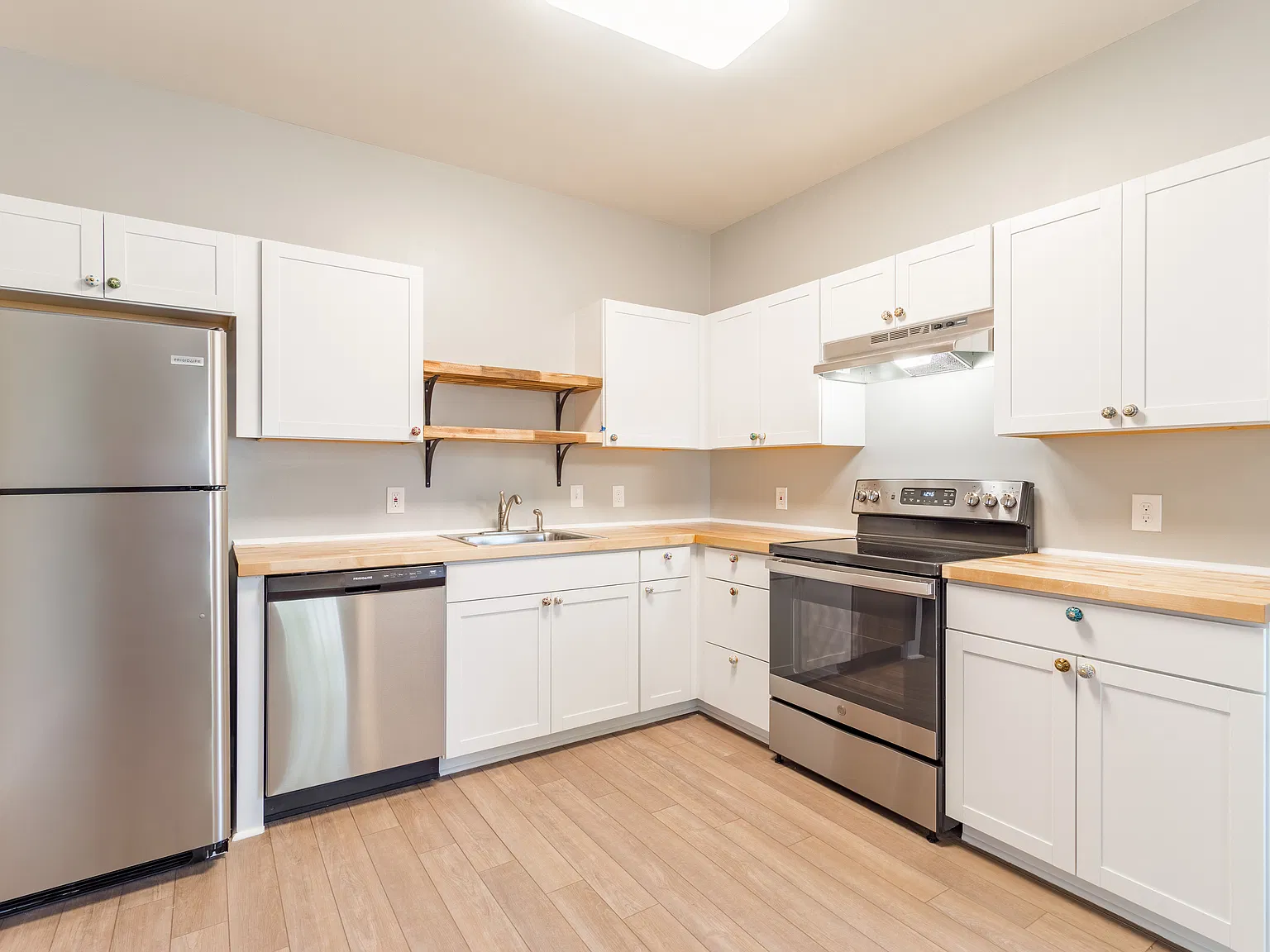 6 bed, 2400 sqft, $5,900 — Photo 4