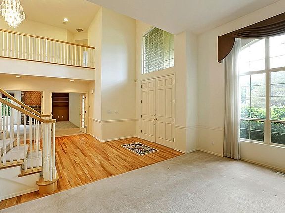 2nd image of 16610 SE 48th Pl