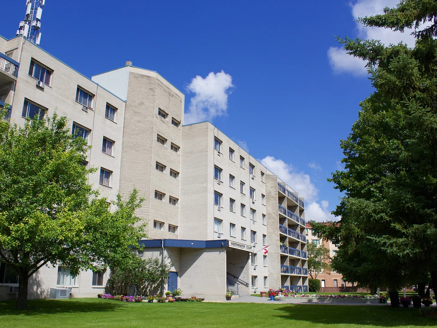 Westminster Court — Photo 1