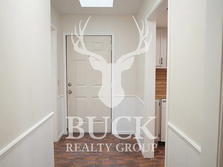 1628 Kavel Dr — Photo 14