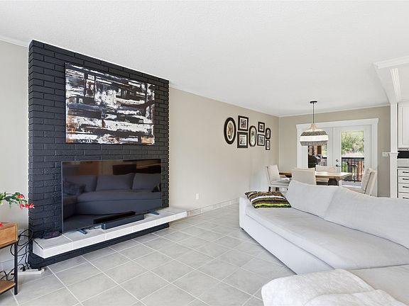 5th image of 1153 Maclean Dr