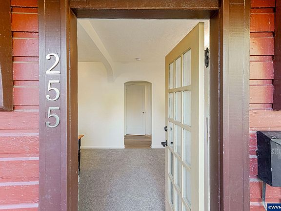 5th image of 255 Owens St S