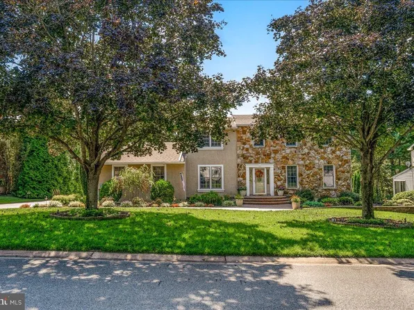 8 Staten Dr, Hockessin, DE 19707