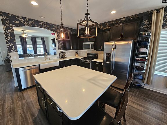 5th image of 819 Queenshire Ln