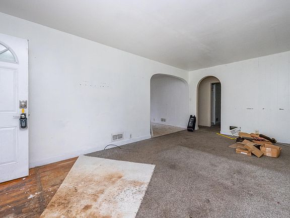 5th image of 100 Helmar Ct