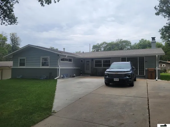 623 Lyncrest Dr, Lincoln, NE 68510