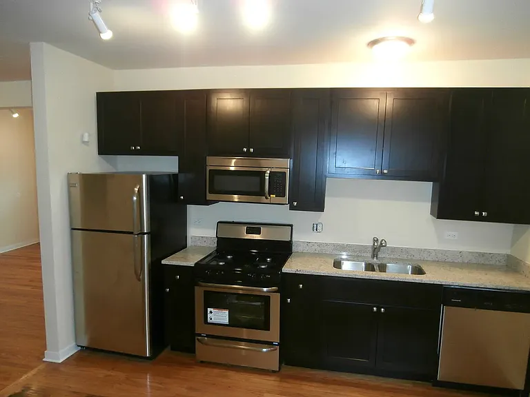 6975 N Greenview Ave #3 — Photo 2