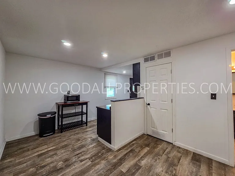 5000 SW 8th St — Photo 4