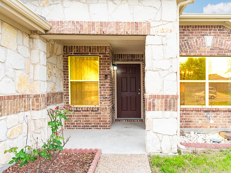 1906 Castaway Dr — Photo 4