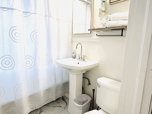 5th image of 1108 S Detroit Ave #B