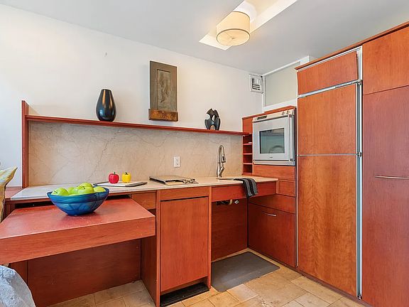 4th image of 211 Thompson St #H
