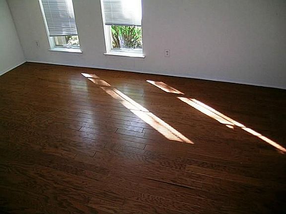 4th image of 1621 Bowie St