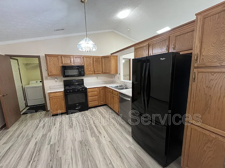 4 Village Pkwy — Photo 4