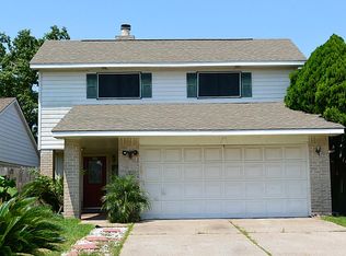 827 Briarcreek Dr, Baytown, TX 77521