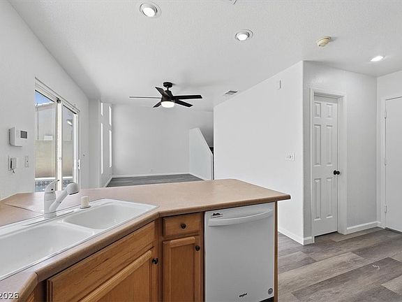 3rd image of 7808 Sungrove Ct