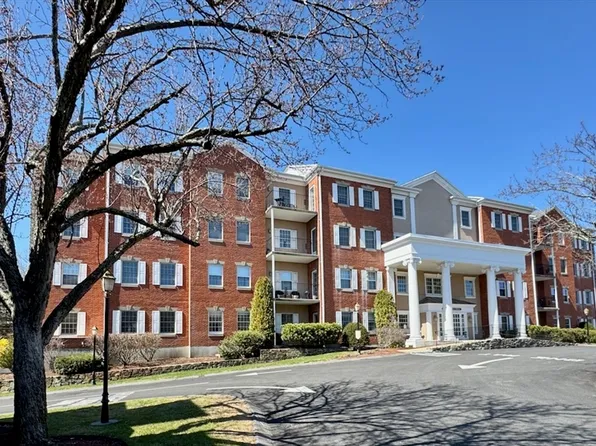 70 Weatherly Dr Unit 203, Salem, MA 01970