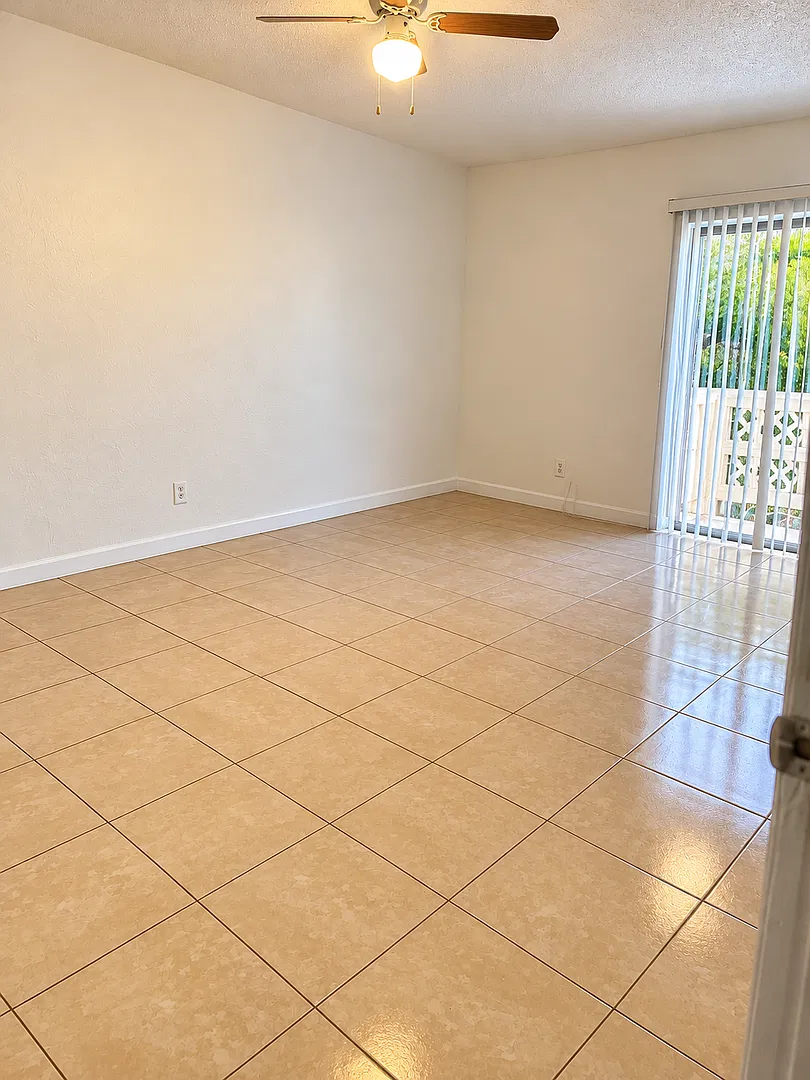 3800 Riverside Dr — Photo 3