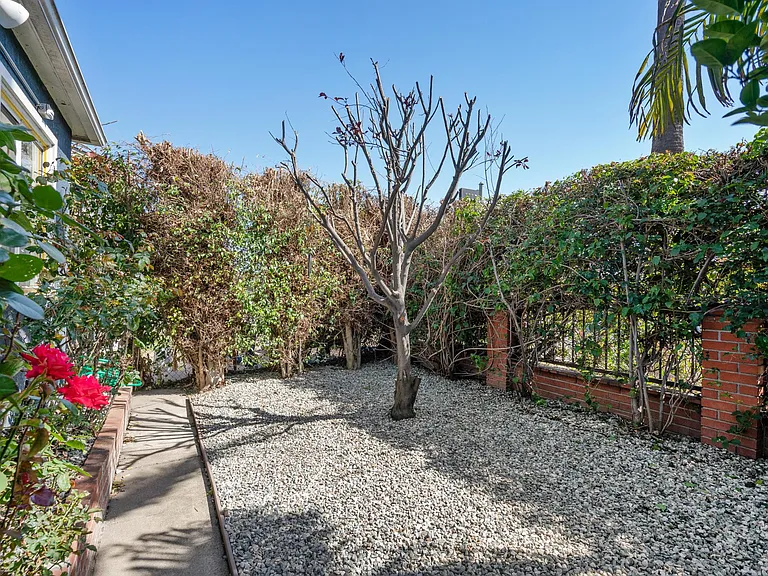 4820 Inglewood Blvd — Photo 14