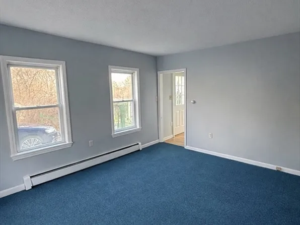 2 Depot Rd APT 3, Oxford, MA 01540