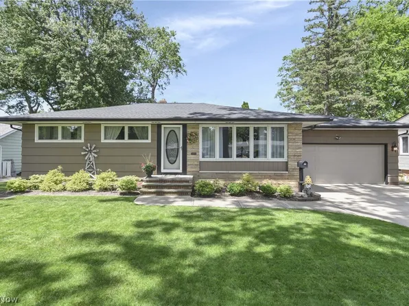 22720 Sycamore Dr, Fairview Park, OH 44126
