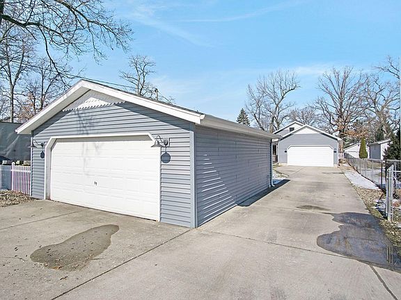 3rd image of 23953 S Shore Dr