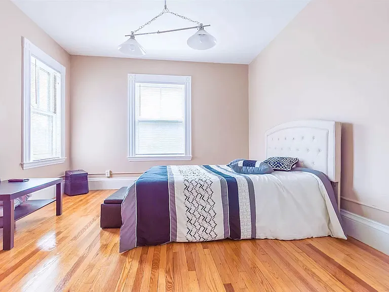 21 Euston St #3 — Photo 8