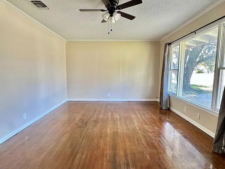 2473 Culver Ave — Photo 2