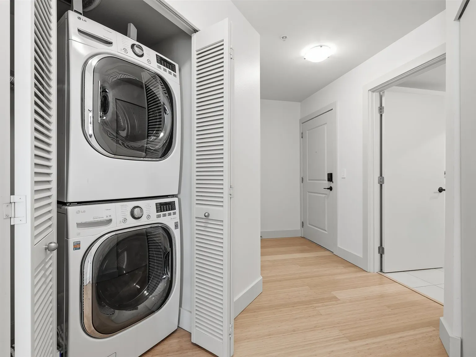 2 bed, 1127 sqft, $3,695 — Photo 3