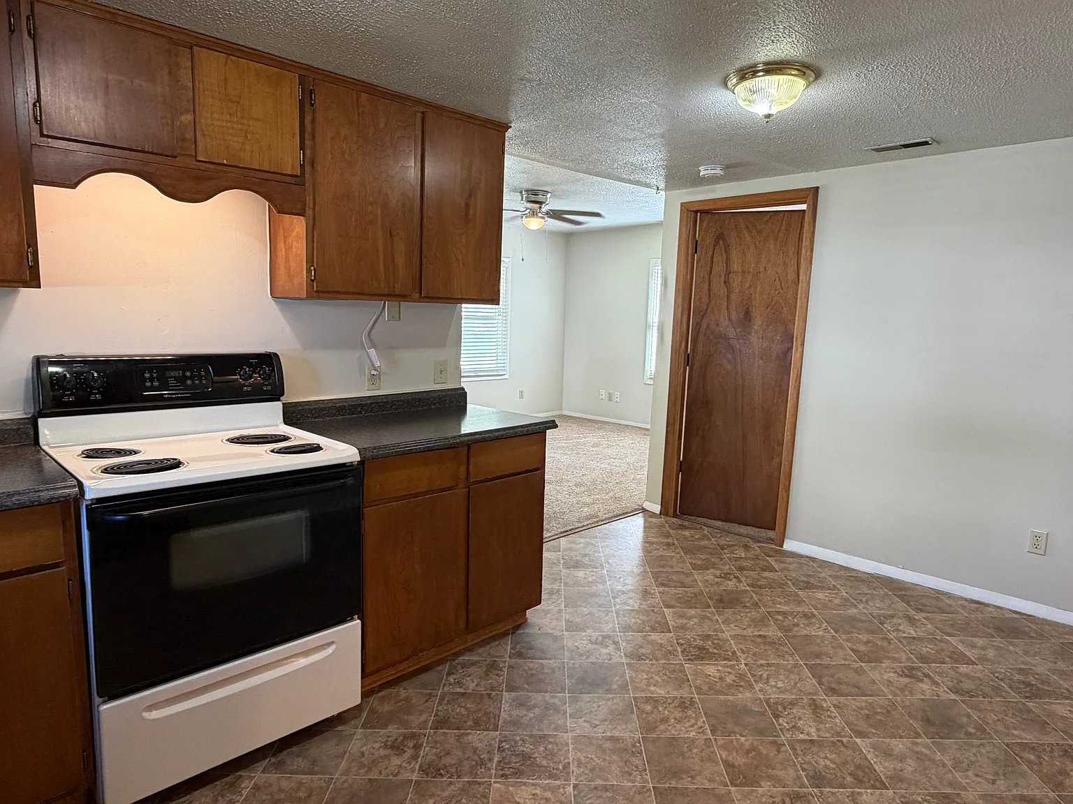 2 bed, 713 sqft, $750 — Photo 3
