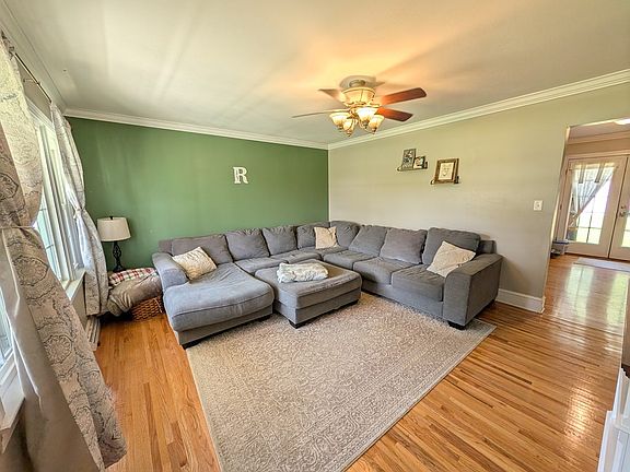 4th image of 2212 Cambridge Ave E