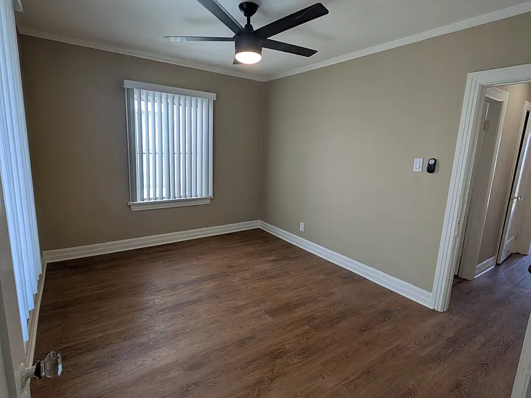 1051 1/4 N Ardmore Ave — Photo 16