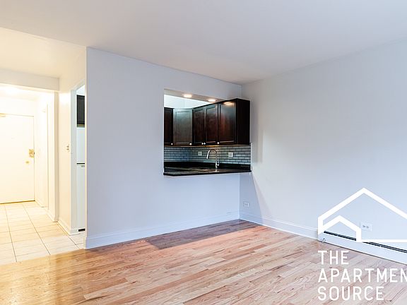 2nd image of 6830 N Sheridan Rd APT 270