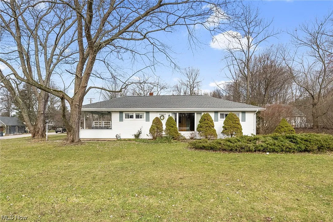 7221 Euclid Chardon Rd photo 1