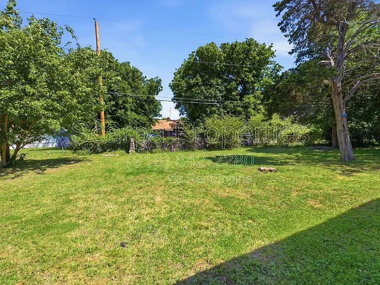 313 E Woodrow Pl — Photo 26