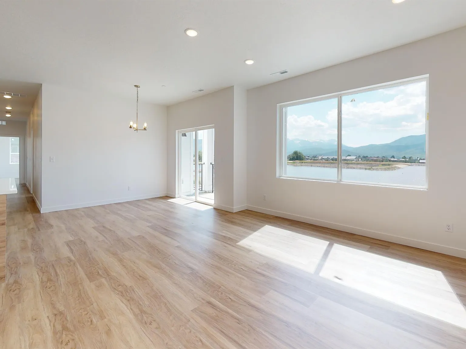 SM Bldg 03: Unit 309 - 309 — Photo 2