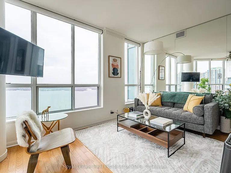 230 Queens Quay W #2811 — Photo 7