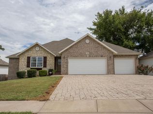 1440 S Eastland Ave, Springfield, MO 65802