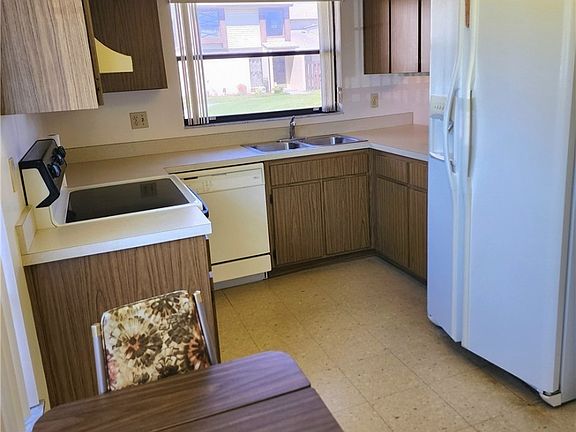 5th image of 707 SE 12th Ave APT 104