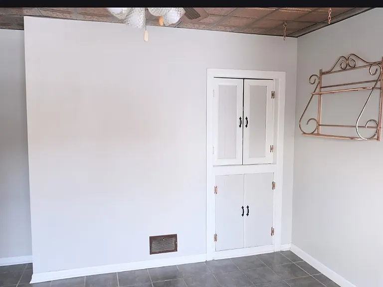 41 Sylvia Ave #2 — Photo 6