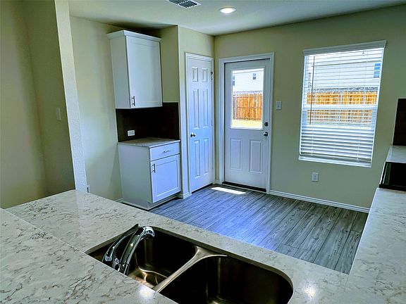5th image of 1315 Panorama Dr