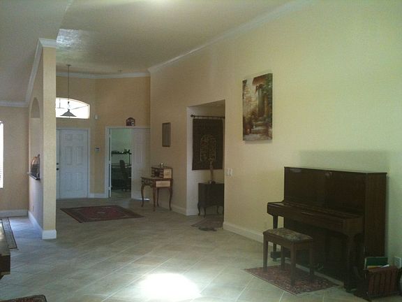 4th image of 734 Heritage Dr