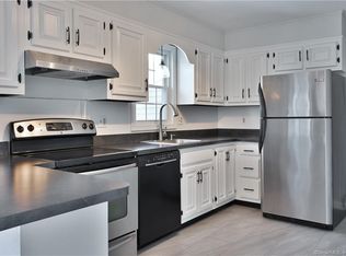 16 Elizabeth St APT 12, Kent, CT 06757