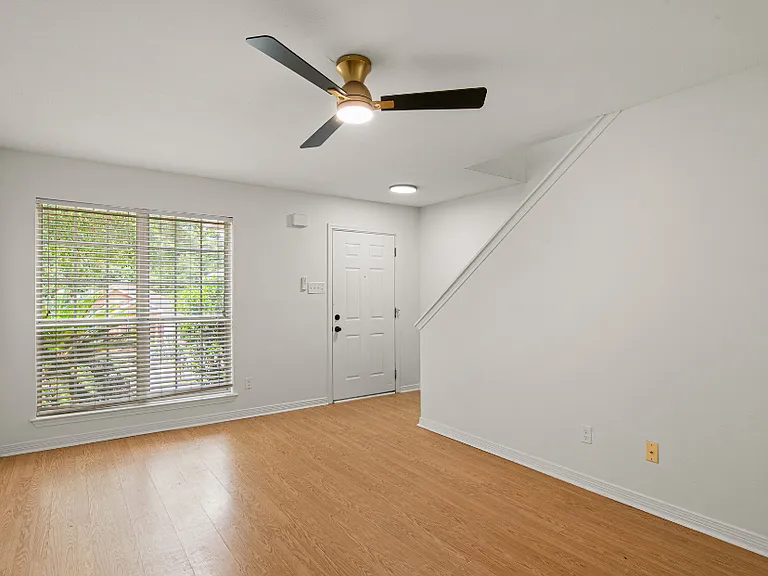 981 Dickenson Ave #981 — Photo 3