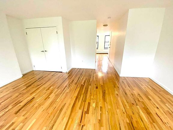 2nd image of 928 Pacific St #2
