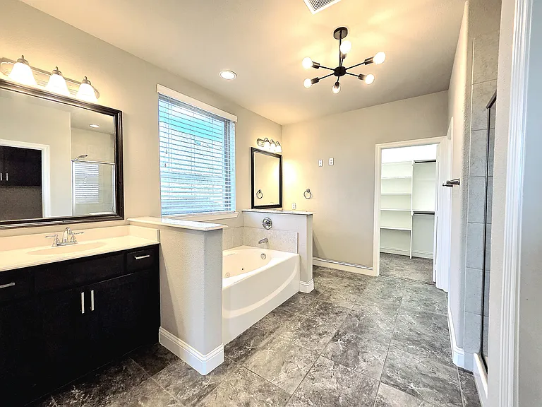 Primary ensuite bath