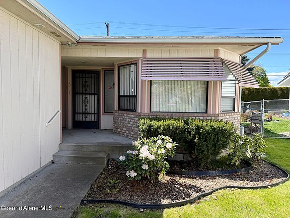 2nd image of 1537 W Woodlawn Dr APT 2