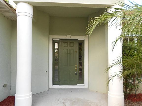 4th image of 2918 SW Boxwood Cir