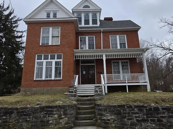 19 1st St SW, Pulaski, VA 24301