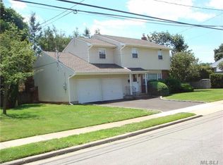 15 Sutherland Rd, Hicksville, NY 11801