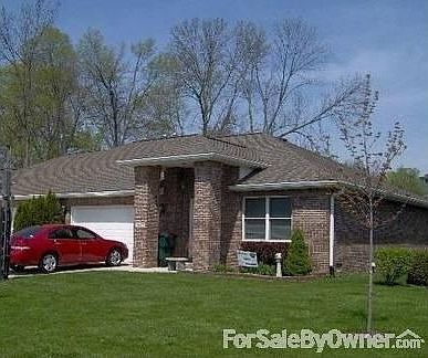 ALL BRICK, LOW MAINTENANCE TOWNHOME!